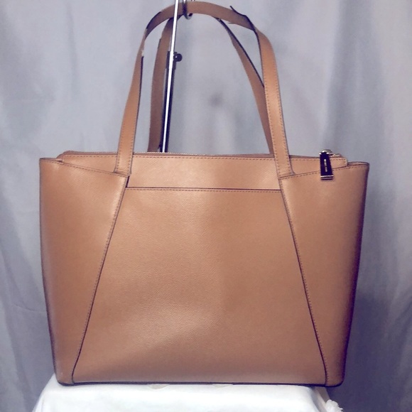 MICHAEL KORS light brown MADDIE lap top tote. - Picture 6 of 16